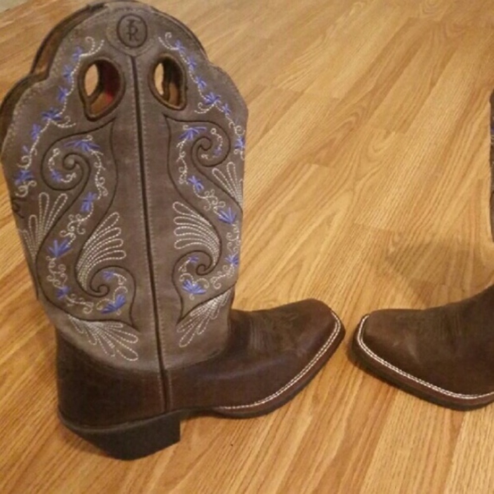 Women’s Tony Lama cowboy boots 7B